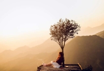 Làm bạn với cô đơn Làm bạn với cô đơn