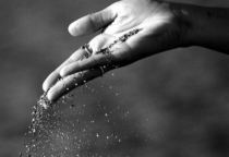 Nghệ thuật buông bỏ – Khi ít hơn lại là nhiều hơn Nghệ thuật buông bỏ – Khi ít hơn lại là nhiều hơn