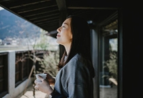 Sống Thanh Thản – Hành Trình Tìm Lại Bình Yên Giữa Cuộc Đời Hối Hả Sống Thanh Thản – Hành Trình Tìm Lại Bình Yên Giữa Cuộc Đời Hối Hả